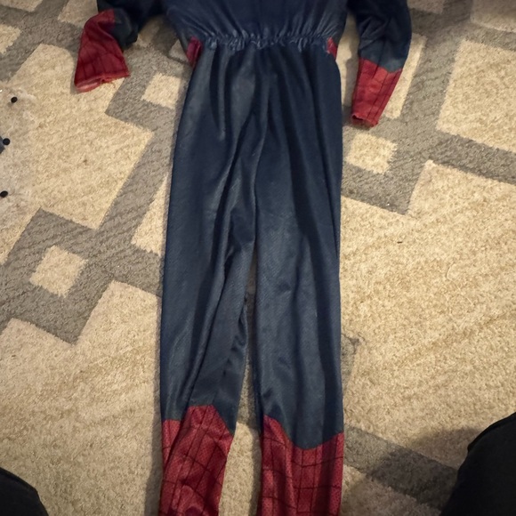 Spiderman costume size 6 - Picture 3 of 6